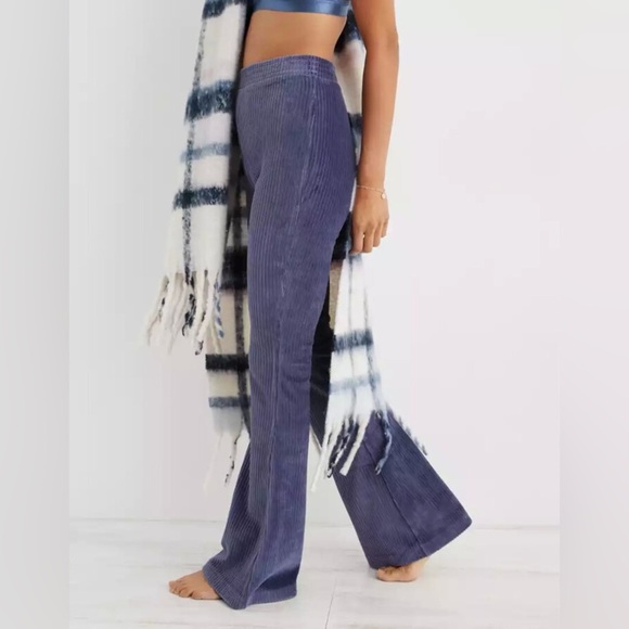 Aerie Groove-On Rib Velour High-Waisted Flare Pant, Blue, Size Large Short - Picture 4 of 16